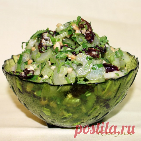 Салат с черносливом и сельдереем