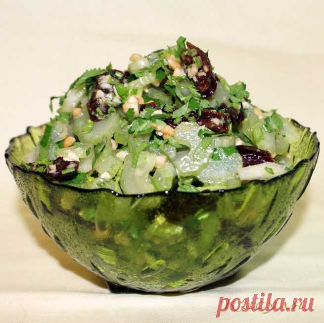 Салат с черносливом и сельдереем