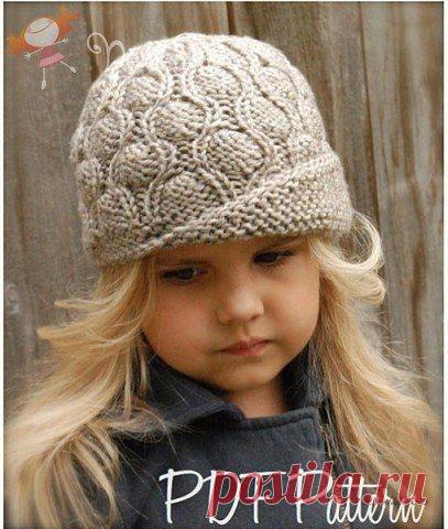 Шапочка-шляпка. Описание. Без схемы.

Окружность шляпки — 50 (55) см.
Для вязания будут необходимы: пряжа серая и бордовая – по 1 мотку (шерсть 100%, 182 м/115 г) круг. спицы — 4 мм (0,4м)
чулочные обоюдоострые спицы — 4 мм
маркеры для петель.

Шляпку вяжем по кругу лиц. гладью. Отворот выполняем укороченными рядами плат. вязкой. Кайму вяжем плетеным узором.
Плетеный узор.
Ряд 1 и 3: лиц. п.
Ряд 2: * лиц., снимаем п. как изн., нить перед работой повторяем от * до конца р.
...