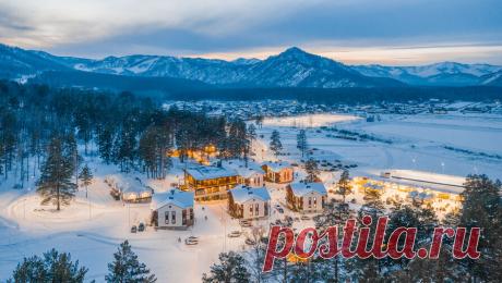 На курорте &quot;Манжерок&quot; открылась выставка ледяных скульптур. В преддверии открытия всесезонного курорта &quot;Манжерок&quot; Сбер представил фестиваль-конкурс &quot;Ледовые скульптуры&quot; для скульпторов-художников, сообщает пресс-служба Сбера. Ледяные фигуры будут одним из украшений променада ...