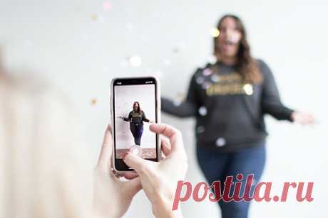 Назван способ безопасной отправки фотографий на iPhone. Для безопасной отправки фотографий на iPhone следует удалить метаданные снимка. Перед тем, как поделиться снимком, нужно зайти в приложение «Фото», выбрать изображение, смахнуть вверх и нажать на кнопку «Изменить».
