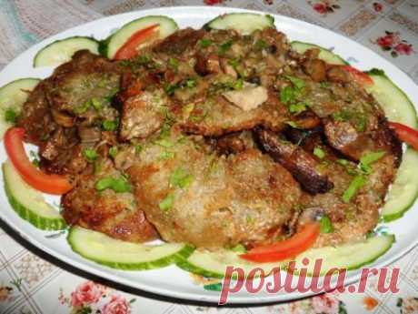 Деруны (или драники) с мясом и грибами, запеченные в горшочках | 4vkusa.ru