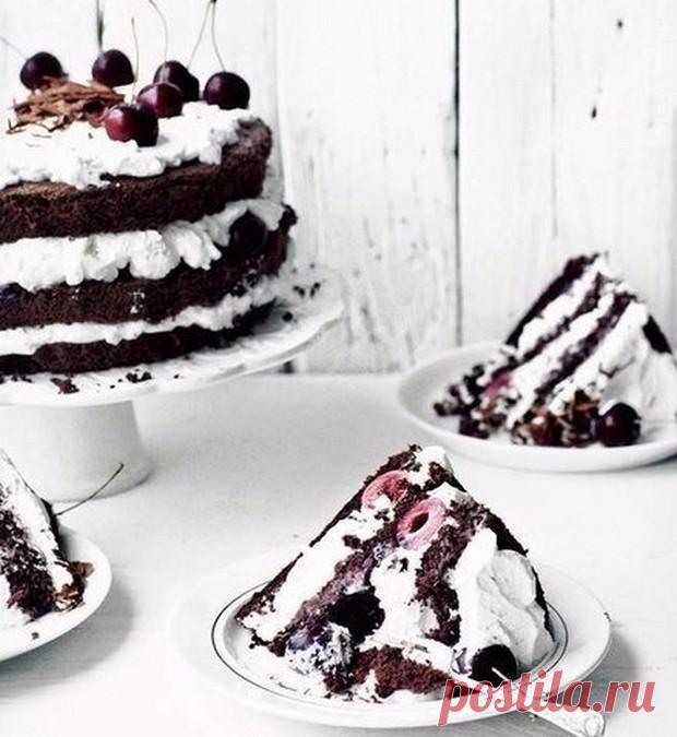 Шварцвальдский шоколадный торт «Черный лес». Рецепт! - У нас так Шварцвальдский шоколадный торт «Черный лес». Рецепт! Ингредиенты: Для бисквита кофейного: — 7 яиц — 1 стакан сахара — 2/3 стакана горького какао — 2/3 стакана пшеничной муки Для...