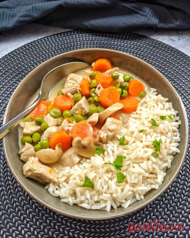 Putenfrikassee mit Reis - Einfach selber machen - Instakoch.de Hühnerfrikassee mit Reis kennen und lieben wir alle. Putenfrikassee mit Reis ist eine tolle Alternative, die genauso lecker und einfach zu machen ist. Ich