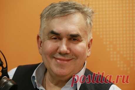 Стало известно о проблемах Малахова со здоровьем. Заслуженный артист РСФСР Станислав Садальский рассказал, что ему стало известно о проблемах со здоровьем у телеведущего Андрея Малахова. По словам артиста, Малахов «работает просто на разрыв», «страдает» и пьет таблетки, поскольку без них журналисту трудно уснуть. Он назвал журналиста порядочным человеком.