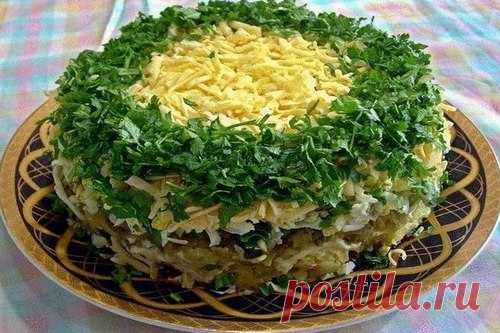 Слоеный салат «Грибы под шубой» с сыром Слоеный салат «Грибы под шубой» с сыром



Салат напоминает рецептуру классической «Селедки под шубой», но основным ингредиентом в этом варианте являются грибы.


Ингредиенты:
Таблица мер


грибы
500 …