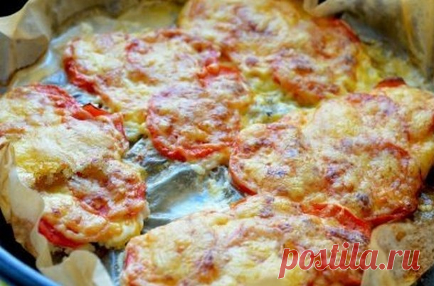 Куриные отбивные в духовке Куриные отбивные в духовке – это то блюдо, которое идеально подойдет на праздничный стол. Вкусно, быстро и просто.

Ингредиенты

 	Куриное филе – 600 г
 	Лук – 1 шт.
 	Помидоры – 5 шт.
 	Сыр – 250 г
 	Майонез – 4 ст.л
 	Соль – по вкусу
 	Чёрный перец молотый – 1/4 ч.л

Приготовление