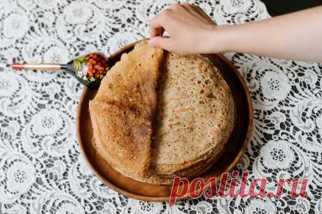 Чтобы испечь ровные и тонкие блины, беру в руки чайник | Еще пригодится бутылка и лук | Она знает | Пульс Mail.ru