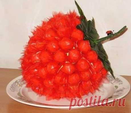 Малина из конфет.
