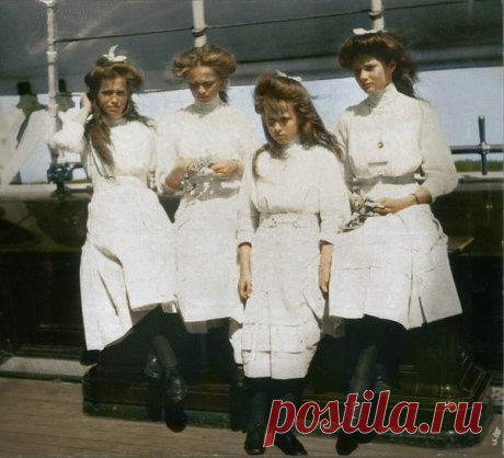 Княжны Мария, Ольга, Анастасия и Татьяна Романовы, 1910 г.