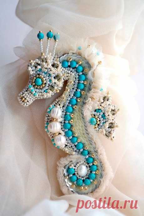 (1) Brooch seahorse Lola by AgijaRezcova on Etsy, $197.00 | броши