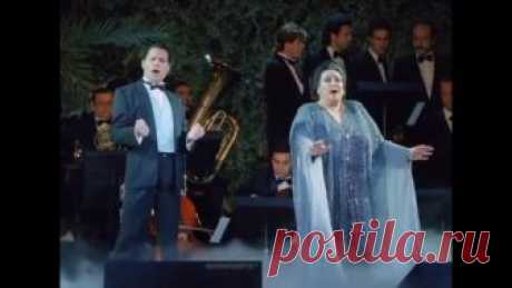 Сегодня, 12 апреля, Монсеррат Кабалье отмечает 85-й день рождения.

«Ее стиль — это соединение интимности самого акта пения и высоких страстей, праздник сильных и все-таки очень нежных и чистых эмоций. Стиль Кабалье — весь в радостном и безгрешном наслаждении жизнью, музыкой, общением с людьми и природой. Это не значит, что в ее регистре нет трагических нот. Сколько ей приходилось умирать на сцене: Виолетта, мадам Баттерфляй, Мими, Тоска, Саломея, Адриенна Лекуврер… Ее гер...