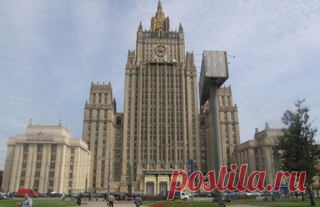 https://lifenews.ru/news/136457

Россия заявила ноту протеста Украине в связи с обстрелом пограничников

В случае повторения провокаций российская сторона оставляет за собой право предпринять все предусмотренные законодательством меры по защите своей территории и обеспечению безопасности граждан
•••