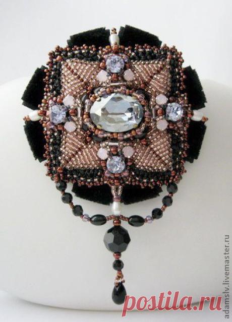 (12) Beautiful brooches by Krisitina Adams | Брошь | Вышивка, Бисер и Броши