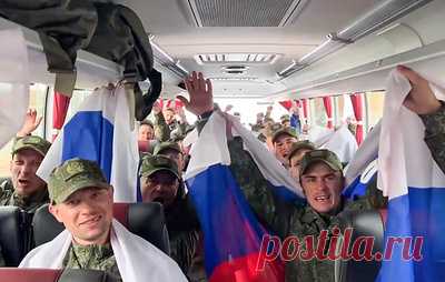 В Подмосковье приземлился самолет с вернувшимися из плена российскими бойцами. Россия и Украина провели обмен по формуле 146 на 146