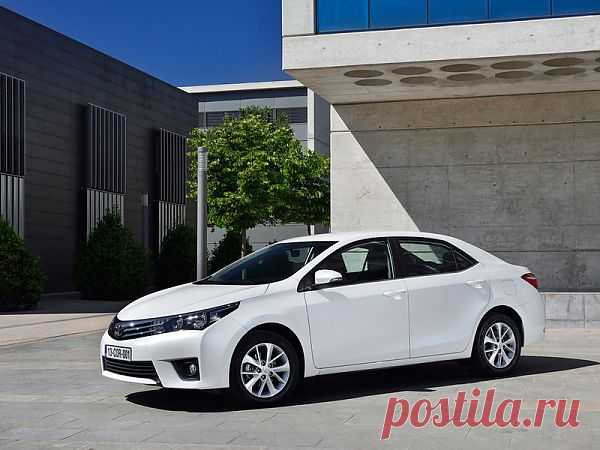 В России начались продажи новой Toyota Corolla.