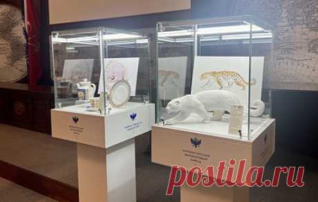 Императорский фарфоровый завод создаст скульптуры и сервизы по материалам РГО. На заседании РГО в Санкт-Петербурге представили первые изделия чайного сервиза &quot;Кронштадт&quot; на форме &quot;Банкетная&quot; и эскизы парадных блюд