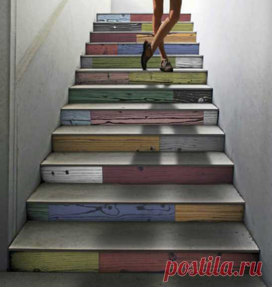17 стильных идей, которые помогут «прокачать» старую лестницу