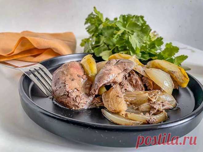 Куриная печень по-берлински с яблоками и луком: простой рецепт Куриная печень по-берлински с яблоками и луком скажете экзотика, а вы попробуйте сразу влюбитесь в это блюдо.