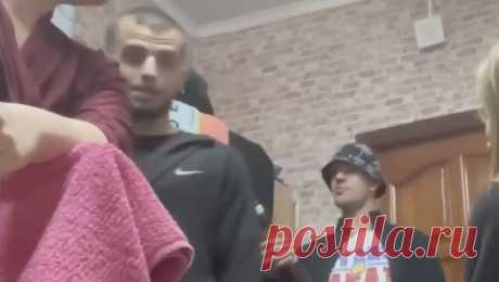 Жительница Брянска пожаловалась на вожатых, которые избили ее сына в санатории. Жительница Брянска обвинила вожатых в избиении ее сына, отдыхавшего в санатории. Об этом она рассказала Telegram-каналу &quot;Осторожно, новости&quot;. Со слов женщины, с 1 по 21 июня ее сын Ваня отдыхал и лечился в санатории ...
