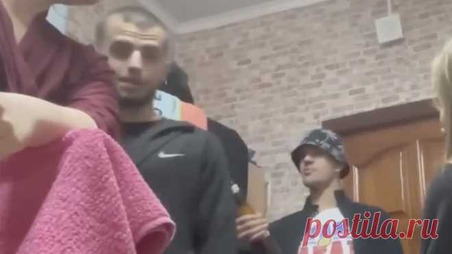 Жительница Брянска пожаловалась на вожатых, которые избили ее сына в санатории. Жительница Брянска обвинила вожатых в избиении ее сына, отдыхавшего в санатории. Об этом она рассказала Telegram-каналу "Осторожно, новости". Со слов женщины, с 1 по 21 июня ее сын Ваня отдыхал и лечился в санатории ...