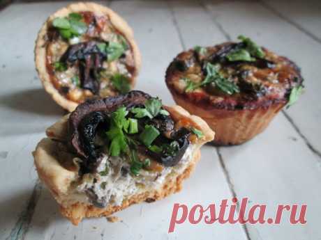 Фуршетный вариант открытого пирога или Реально вкусный перекус для домашнего народа - Пир во время езды Недавно я поняла, что я не одна в поисках чего-то вкусного и удобного. Хочется приготовить реально вкусный перекус для домашнего народа, когда кто-то приходит со школы или с работы. Хочется иметь под рукой вариант закуски, которую можно взять в дорогу. Да и для праздников хочется иметь какой-то рецепт, чтобы поднять настроение гостям, удивить и просто …