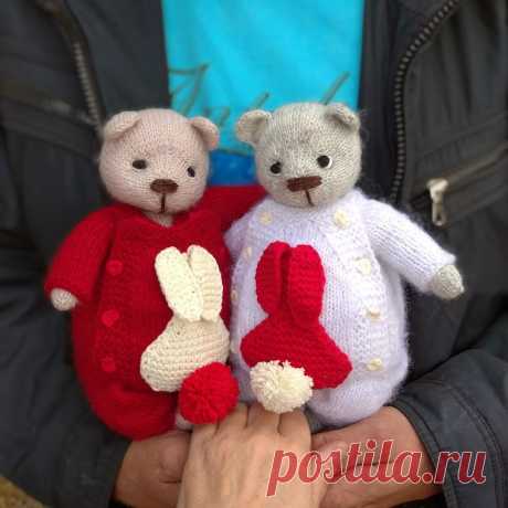 Мастер класс по вязанию мишки игрушки спицами от Оли Ослоповой.Christmas teddy bear knitting pattern. Мишка спицами, игрушки спицами, кукла спицами