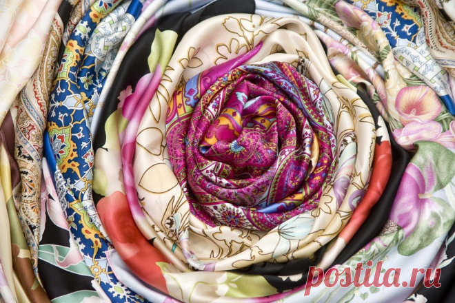 Платок-каре. Утилита на все случаи жизни.