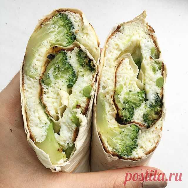 Доброе утро🥝 Даже не думала, что меня могут потерять за выходные🙈 В direct даже пришло несколько приятных сообщений😍 Поэтому по старой схеме, с понедельника, с полной тележкой #ппголовногомозга еды🥒🍗 Новая жизнь💁🏽 А вы устраиваете крупные закупы еды перед неделей?🛒 На завтрак было 4 хлебца: 2 с 🧀, 1 с творожным сыром🍼 и 1 с архисовой пастой🥜 Фото архивное, так как утреннюю трапезу даже не было смысла фоткать при прекрасном ночном освещении💡Уже еду на утреннюю т...