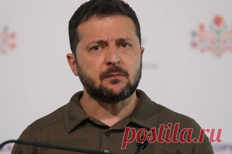 Премьер Люксембурга заставил Владимира Зеленского замолчать неприличным жестом. Премьер-министр Люксембурга Ксавье Беттель во время разговора с президентом Украины Владимиром Зеленским с помощью неприличного жеста заставил его замолчать. Инцидент произошел на полях саммита Европейского политического сообщества, видео опубликовано на YouTube.