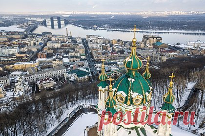 Появление объекта в форме шара в небе над Киевом объяснили. Пролетевшим в небе над Киевом неопознанным объектом является метеорологический зонд, полеты которых происходят регулярно, заявил «Ленте.ру» военный аналитик Алексей Леонков. По его словам, Украина просто пытается создать информационный шум, так как подобные приборы невозможно использовать в военных целях.