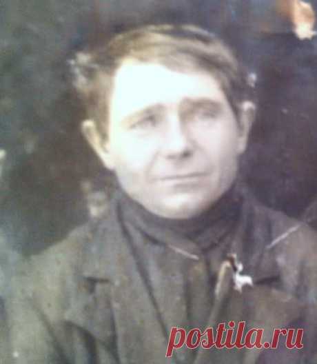ТАРАНЮК ПАВЕЛ ПЕТРОВИЧ, 1906 г.р.
Призывался  Краснокутским РВК. Саратовской обл.
Пропал без вести 1943 г под Ленинградом.  И
Ищу его могилу.