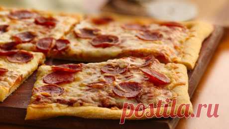 Pepperoni Pizza Hot, fresh-from-the-oven pizza in 25 minutes?  It doesn't get any easier--or more delicious--than this!