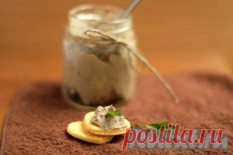 Паштет из куриной печени и сердечек - рецепт с фото Сочетание черного хлеба с ложечкой паштета из куриной печени и сердечек - это очень вкусно. Для меня это один из самых любимых перекусов. Печеночный паштет, приготовленный в домашних условиях, получается нежным и ароматным. Яблоки придают ему особую пикантность. И готовится паштет из куриной ...