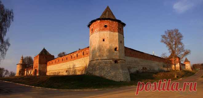 Впервые город упоминается в исторических документах в середине 12 века, т.е. раньше описанных событий. Поэтому вероятно и иное объяснение событий названия: от древнерусского "зарой", т.е. за роем, за водотоком. А поскольку город расположен на берегах реки Осетр, то это предположение имеет под собой веское основание.