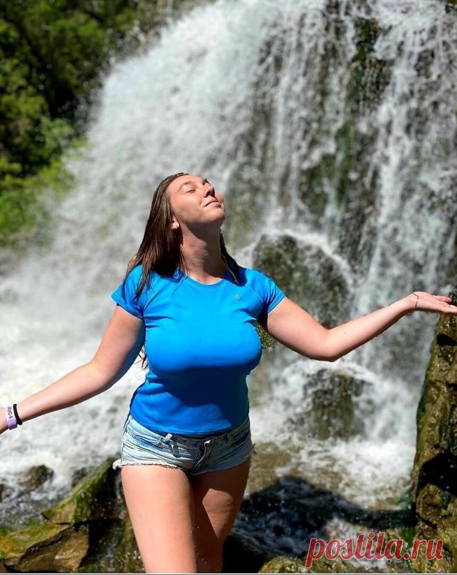 Красота в квадрате: девушки на Камышлинском водопаде в Горном Алтае | Соло-путешествия | Яндекс Дзен