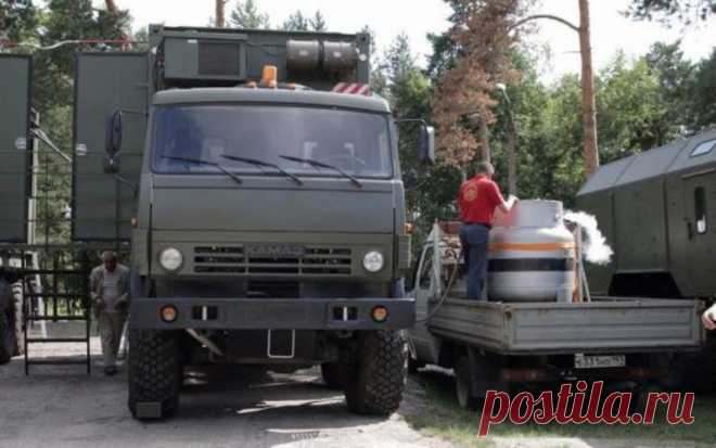 В Серпухове во время учений Военной академии РВСН был представлен уникальный мобильный комплекс «Каскадёр», долгое время находившийся под грифом «секретно». Аппаратура комплекса позволяет получать компоненты ракетного топлива из воздуха, сообщает Российская газета со ссылкой на замдиректора компании «НПО Гелиймаш» Юрия Дмитриева.