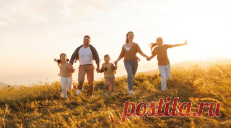 В России предложили принять меры для популяризации образа многодетной семьи. Уполномоченный по правам ребёнка в Республике Татарстан, основатель Национального родительского комитета Ирина Волынец предложила популяризировать образ многодетной семьи посредством создания фильмов, сериалов и рекламных роликов. Копия обращения на имя первого заместителя председателя комитета Госдумы по вопросам семьи, женщин и детей Татьяны Буцкой есть в распоряжении RT. Читать далее