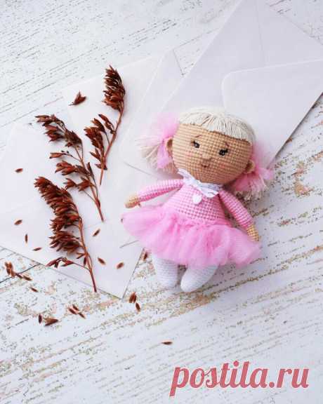 PDF Вязаные Пупсы. FREE amigurumi crochet pattern. Бесплатный мастер-класс, схема и описание для вязания амигуруми крючком. Вяжем игрушки своими руками! Пупс, куколка, кукла, doll, puppet, puppe, marioneta, fantoche, poupée, lalka. #амигуруми #amigurumi #amigurumidoll #amigurumipattern #freepattern #freecrochetpatterns #crochetpattern #crochetdoll #crochettutorial #patternsforcrochet #вязание #вязаниекрючком #handmadedoll #рукоделие #ручнаяработа #pattern #tutorial #häkeln #amigurumis #dolls