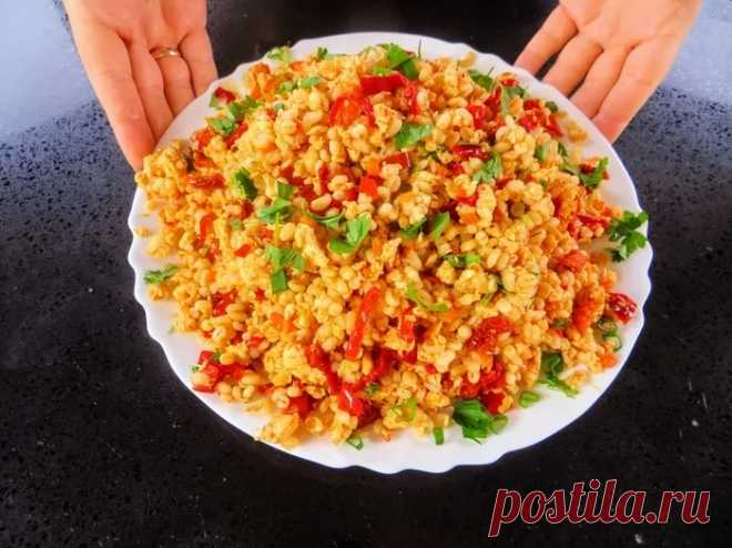 Проще плова, лучше гречки! Перловка с фаршем - БУДЕТ ВКУСНО! - медиаплатформа МирТесен Вкусный обед для всей семьи, никто не останется равнодушным и все будут просить добавки. Простая перловка, простой рецепт и получается удивительно вкусное блюдо. Мало кто пробовал такую вкуснятину! Смотрите и готовьте на здоровье! Для вас старались! Первым делом промываем и отвариваем перловку, до
