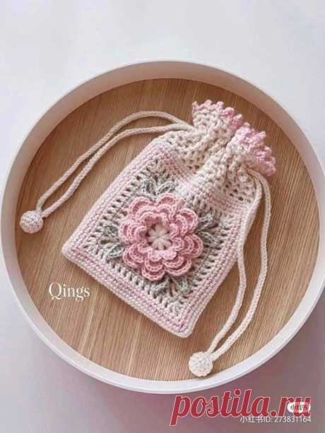 Мешочек крючком Сейчас всем нам, как никогда, нужна поддержка. Что мы, рукодельницы, можем сделать? Конечно же, наполнять пространство вокруг себя добром и созиданием. Давайте продолжать заниматься творчеством, вязать, вдохновлять и поддерживать своих коллег по творчеству! Делитесь своими работами,...
