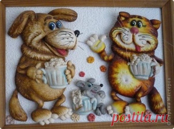 ОСОБЕННОСТИ ПРИГОТОВЛЕНИЯ И СПОСОБЫ ОКРАСКИ СОЛЁНОГО ТЕСТА
==============================
Рецепт №1 - для простых поделок.
200 г = ( 1 стакан) муки
200 г = (0,5 стакана) соли (мелкой, НЕ каменной).

125 мл воды

Обратите внимание, соль тяжелее муки, поэтому по весу они одинаковы, а по объёмы соль занимает примерно в два раза меньше.
Солёное тесто - рецепты и способы лепки
Для тонких рельефных фигурок добавить на выбор:
15-20 г (столовую ложку) клея ПВА или
крахмала ( столо...