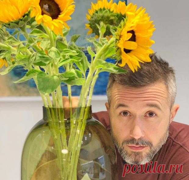 Сергей Бабкин перевоплотился в Гринча: певец подарил голос сказочному персонажу