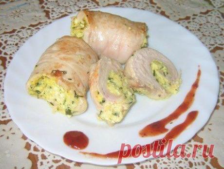 Рулет из куриного филе с творогом / Свежие рецепты