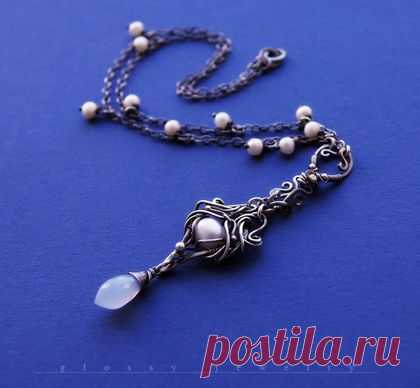 Купить Кулон Luscinia - серебряный кулон, кулон с белым жемчугом, кулон с халцедоном, белый, молочный