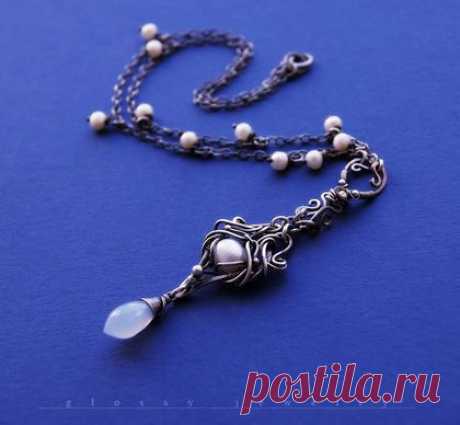 Купить Кулон Luscinia - серебряный кулон, кулон с белым жемчугом, кулон с халцедоном, белый, молочный