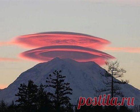 Линзовые облака  редкое природное явления Якутия .  Оймякон - полюс холода .