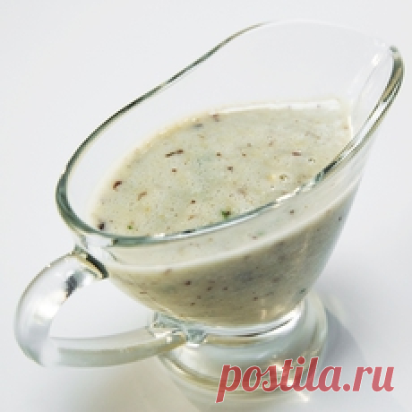Фундучный соус Срезаем корки с белого хлеба и нарезаем его произвольными кубиками. Выкладываем в сотейник хлеб, добавляем фундук, вливаем куриный  бульон и ставим на нагрев.  Добавляем щепотку соли и сахара, развариваем и измельчаем блендером.