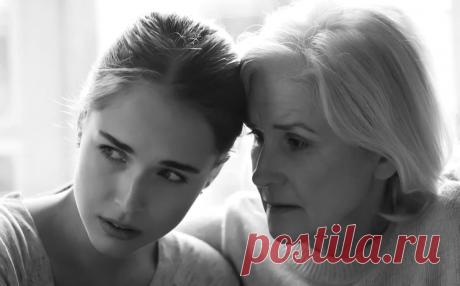 Свекровь помогла
Елена купила на рынке свежей ароматной клубники, и решила угостить сына и невестку. Должны быть дома, выходной день. Дверь в квартиру была открыта, и Елена зашла без звонка.

Только собралась спросить, кто дома, как услышала плач невестки Иры в комнате. Она разговаривала с кем-то по телефону. Елена прислушалась, стоя в прихожей.

— Даш, ты понимаешь, он совсем внимания на меня не обращает в последнее время. Платье новое купила, он буркнул что-то и всё