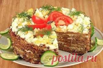 Мясной торт Рецепты: Мясной торт.ПОНАДОБИТСЯ:Для блинов:500 г куриного филе2 луковицы3 яйца200 г сметаны или кефира6 ст. ...